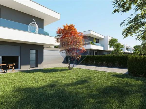 FOUR-ROOM APARTMENT WITH GARDEN