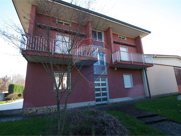 VILLA BIFAMILIARE