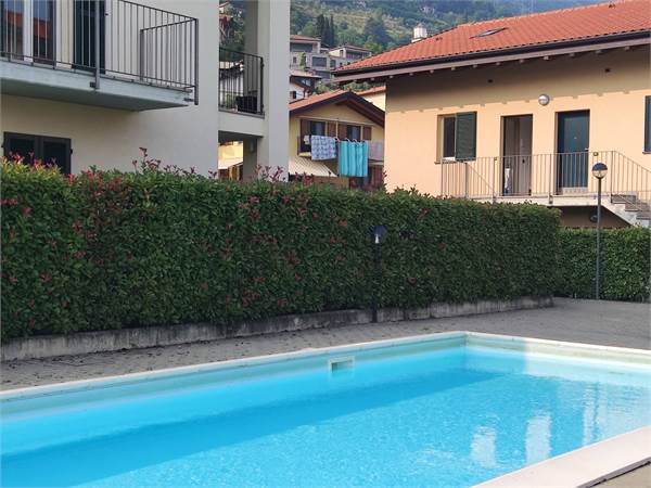TRILOCALE CON GIARDINO E PISCINA