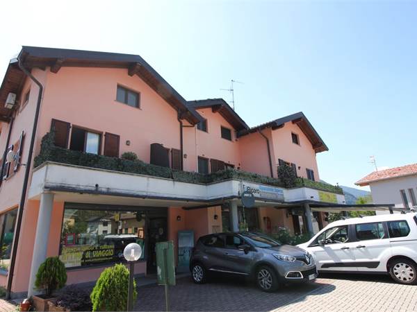LARGE INDEPENDENT APARTMENT