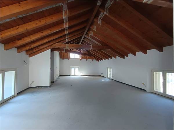 Appartamento in vendita a Canzo