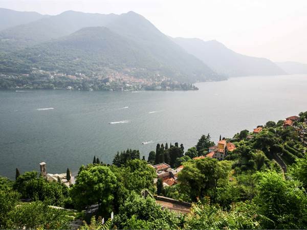 Appartamento in vendita a Carate Urio