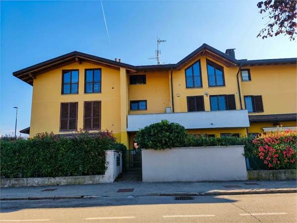 2 locali in affitto a Cadorago